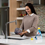 ⁦bissell wash and remove antibacterial بيسل محلول 2 في 1⁩ - الصورة ⁦2⁩