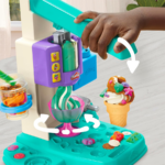 ⁦Play-Doh Rainbow Swirl Ice Cream Playset بلاي دوه مجموعة ايس كريم قوس قزح⁩ - الصورة ⁦7⁩