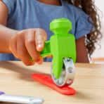 ⁦Play-Doh Stamp & Saw Tool Bench Playset بلاي دوه مقعد أداة المنشار والختم⁩ - الصورة ⁦3⁩