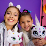 ⁦Shimmer Stars Plush Pet You Can Decorate, Pixie The Panda دمية شيمر ستارز المحشوة التي يمكنك تزيينها، بيكسي الباندا⁩ - الصورة ⁦2⁩