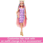 ⁦Barbie Fun & Fancy Set – Fashion Doll with Extra-Long Color-Streaked Hair & Styling Accessories مجموعة باربي المرح والأناقة – دمية أزياء بشعر طويل ملون وإكسسوارات تصفيف⁩ - الصورة ⁦5⁩