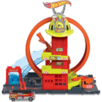 ⁦Hot Wheels City Fire Station – Includes Toy Car, Kid-Powered Elevator, Super Loop & Track Features مدينة هوت ويلز – محطة الإطفاء مع حلقة دوّارة وسيارة ومصعد يدوي⁩ - الصورة ⁦2⁩