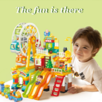 ⁦Kids Building Amusement Park Set – Ferris Wheel & Slide Adventure (235 PCS) لعبة تركيب مدينة الملاهي الكبيرة للأطفال – دولاب هواء وزحاليق مغامرات (235 قطعة)⁩ - الصورة ⁦3⁩