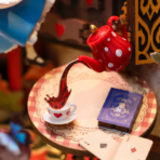 ⁦Luxury DIY Book Nook – Wonderland Miniature Scene (Rolife Fall Into Wonder TGB12) مجسم كتاب ديكوري خشبي فاخر – عالم العجائب⁩ - الصورة ⁦3⁩