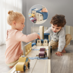 ⁦Roll & Race Car Transporter – 2-in-1 Wooden Car Transporter & Racetrack ناقلة السيارات مع مضمار سباق 2 في 1 – لعبة سيارات خشبية للأطفال⁩ - الصورة ⁦3⁩