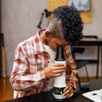 ⁦Telescope & Microscope for Kids – Discovery Science Kit تلسكوب وميكروسكوب للأطفال 2 في 1 – مجموعة الاستكشاف العلمية (تكبير 20X و 250X)⁩ - الصورة ⁦2⁩