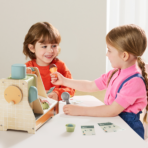 ⁦Topbright Ice Cream Boutique Pretend Play Set متجر الآيس كريم الخشبي للأطفال – لعبة مطبخ مونتيسوري⁩ - الصورة ⁦5⁩