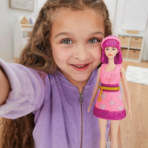 ⁦Play-Doh Barbie Hearts & Hair Doll Playset بلاي دو باربي تصميم الأزياء والشعر⁩ - الصورة ⁦7⁩