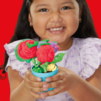⁦Play-Doh Blooming Flowers Playset بلاي دو مجموعة حديقة الزهور الإبداعية⁩ - الصورة ⁦5⁩