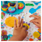 ⁦Play-Doh Cupcake Tower Playset بلاي دو برج الكب كيك الإبداعي⁩ - الصورة ⁦5⁩