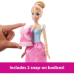⁦Disney Princess Cinderella 2-in-1 Stories Fashion Doll Playset دمية الأميرة سندريلا 2 في 1 من ديزني مع أزياء وإكسسوارات متنوعة⁩ - الصورة ⁦6⁩
