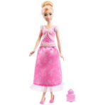 ⁦Disney Princess Cinderella 2-in-1 Stories Fashion Doll Playset دمية الأميرة سندريلا 2 في 1 من ديزني مع أزياء وإكسسوارات متنوعة⁩ - الصورة ⁦5⁩
