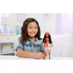 ⁦Disney Princess Moana Fashion Doll دمية الأميرة موانا من ديزني – بإطلالة الفيلم الأصلية وإكسسوارات مميزة⁩ - الصورة ⁦2⁩