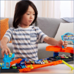 ⁦Hot Wheels City Transforming Stunt Garage Playset هوت ويلز سيتي – كراج الحركات والتحولات 2 في 1⁩ - الصورة ⁦2⁩