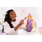 ⁦Mattel Disney Princess Rapunzel Fashion Doll with Light-Up Hair, Pascal Figure & 7 Styling Accessories دمية الأميرة رابونزل من ديزني ماتيل – شعر مضيء وإكسسوارات تصفيف⁩ - الصورة ⁦5⁩