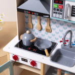 ⁦TOOKY TOY Kitchen Set – TH870 توكي توي – مجموعة مطبخ الأطفال الخشبي⁩ - الصورة ⁦3⁩