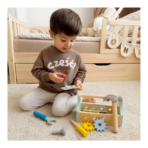 ⁦TOOKY TOY Take-Along Tool Box – TK273 صندوق أدوات خشبي محمول للأطفال⁩ - الصورة ⁦3⁩
