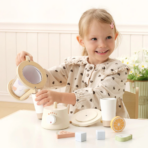 ⁦TOOKY TOY Wooden Blender Set TP545 – خلاط الأطفال الخشبي مع الإكسسوارات⁩ - الصورة ⁦4⁩