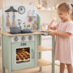 ⁦TOOKY TOY Wooden Children's Kitchen – TJ250 توكي توي – مطبخ أطفال خشبي للعب التخيلي⁩ - الصورة ⁦2⁩